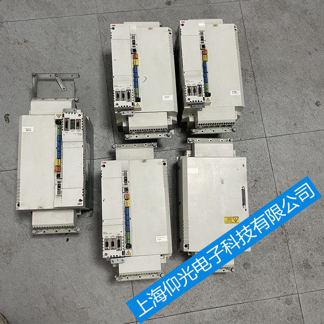 ABB MotiFlex e180E1033ά